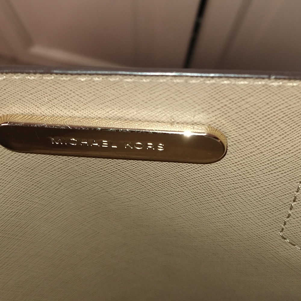 Michael Kors Gold Tote Bag - Picture 14 of 16
